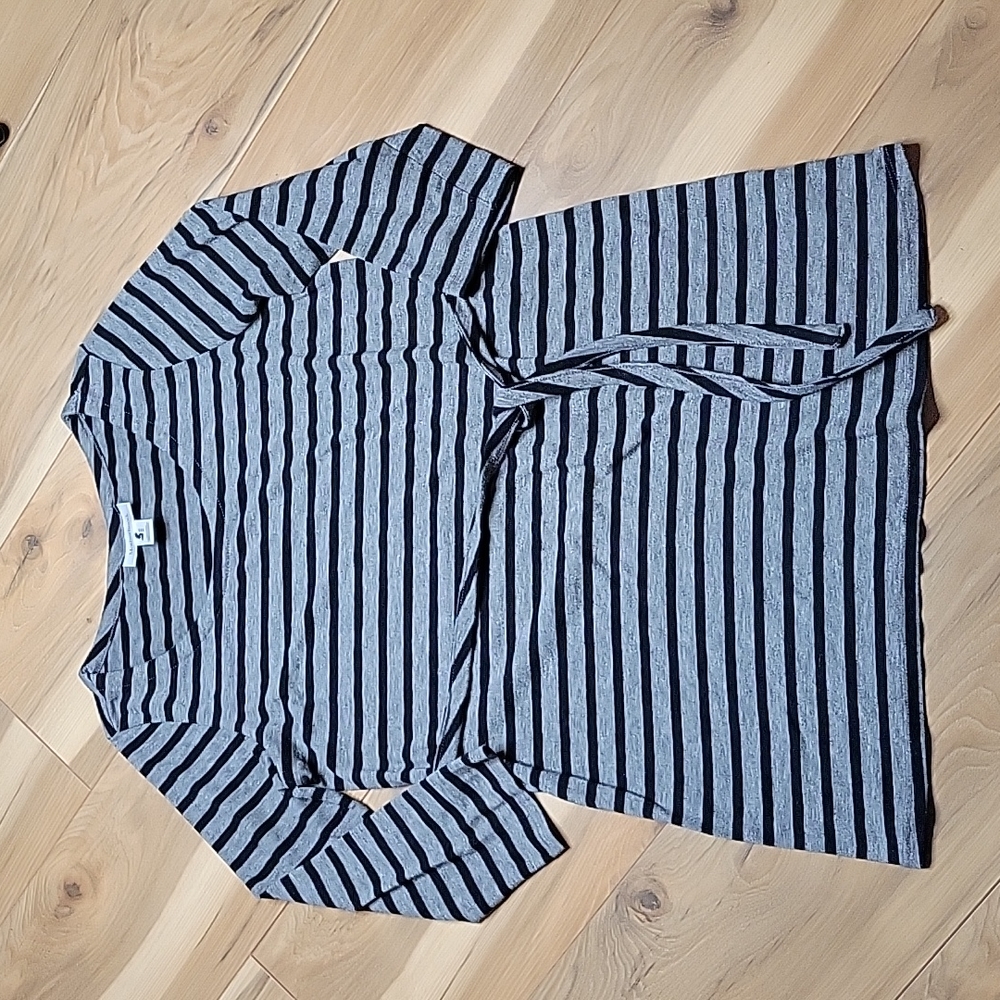 Motherhood Maternity Size M Gray & Black Striped Long Top w/sash